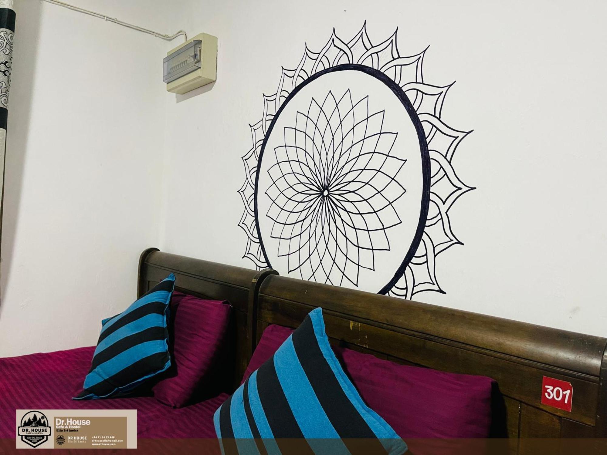 Dr House Ella - Hostel & Cafe Екстер'єр фото